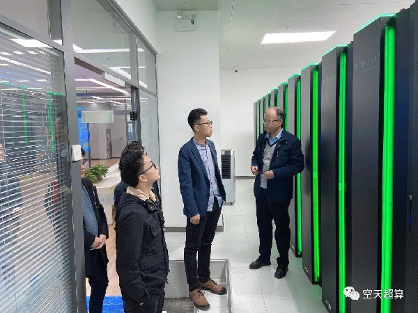 西安第六镜网络科技有限公司刘闯一行来陕西空天超算中心参观交流(图3) 西安第六镜网络科技有限公司刘闯一行来陕西空天超算中心参观交流(图3)